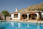 gro�z�giges Ferienhaus mit Privatpool, bis 6 Personen, auf einem 2000 qm gro�em, komplett abgeschlossenem Privatgrundst�ck
